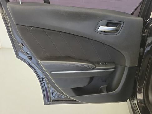 Used 2018 Dodge Charger R/T RWD image 12