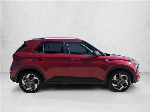 Used 2024 Hyundai Venue SEL FWD image 4
