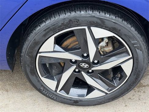 Used 2023 Hyundai Elantra SEL w/ Convenience Package image 8