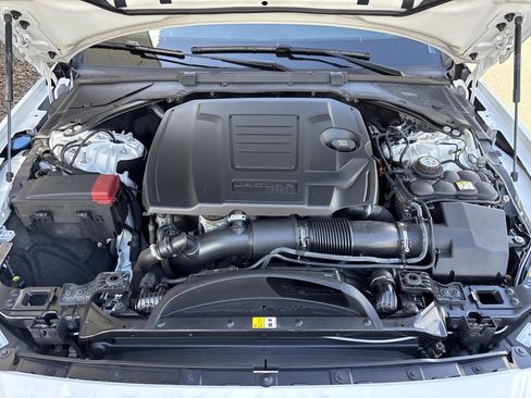 Certified 2023 Jaguar XF R-Dynamic SE AWD/4WD image 31
