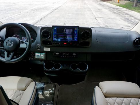 Used 2021 Mercedes-Benz Sprinter 3500 image 15