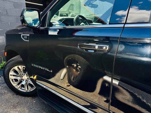 Used 2021 GMC Yukon XL Denali w/ Advanced Technology Package AWD/4WD image 8