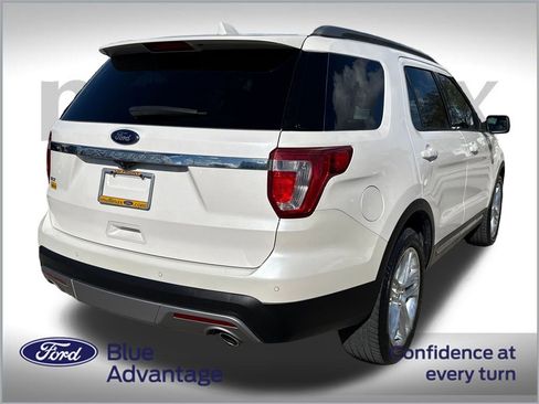 Used 2017 Ford Explorer XLT w/ Equipment Group 202A image 4