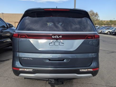 Used 2024 Kia Carnival EX FWD image 5