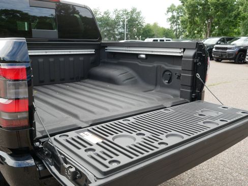 Used 2023 Nissan Frontier PRO-4X w/ Pro Convenience Package AWD/4WD image 18