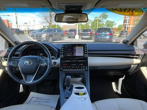 Used 2020 Toyota Avalon XLE w/ Moonroof Package image 12