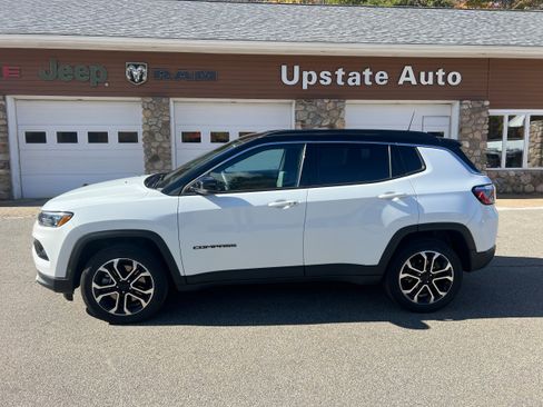 Used 2024 Jeep Compass Limited image 8