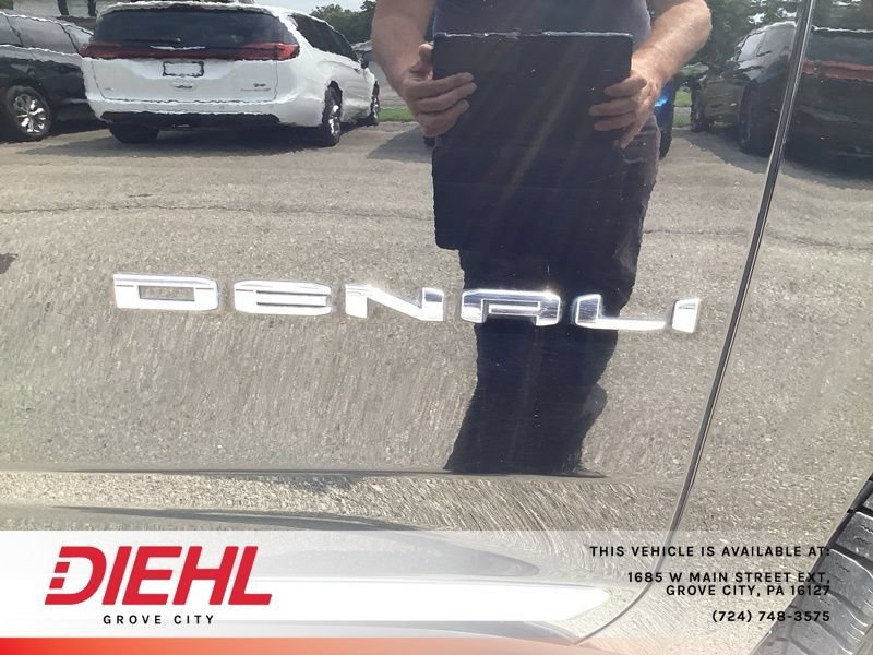 Certified 2022 GMC Yukon Denali w/ Denali Premium Package AWD/4WD image 10
