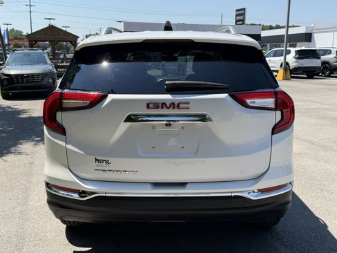 Used 2023 GMC Terrain SLT FWD image 9