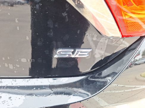 Used 2017 Toyota Camry SE image 13