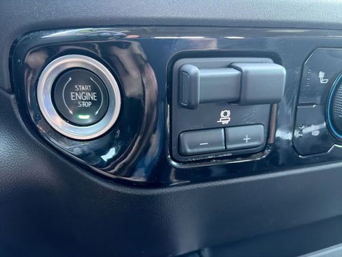 Used 2022 Chevrolet Silverado 1500 LT Trail Boss w/ LT Trail Boss Premium Package image 23