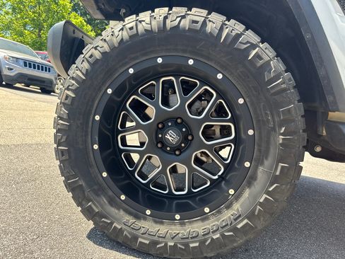Used 2018 Jeep Wrangler Unlimited Sahara w/ Cold Weather Group AWD/4WD image 12