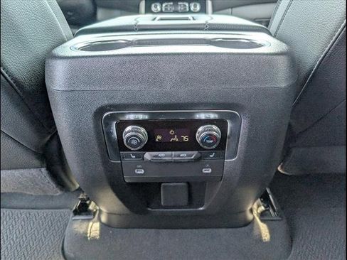 Used 2024 GMC Yukon XL Denali image 17