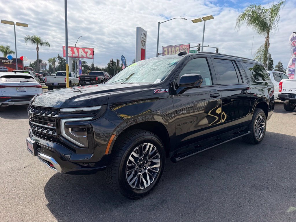 Used 2025 Chevrolet Suburban Z71 AWD/4WD image 3