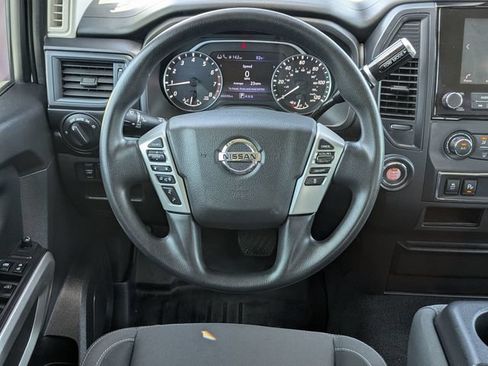 Used 2022 Nissan Titan SV RWD image 14