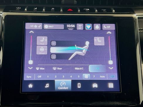 Used 2023 Jeep Grand Cherokee Laredo w/ Luxury Tech Group I RWD image 11