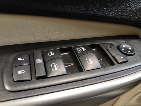 Used 2019 Jeep Cherokee Latitude w/ Cold Weather Group FWD image 27