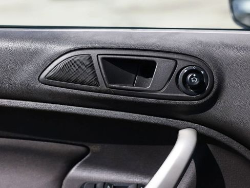 Used 2013 Ford Fiesta SE image 41