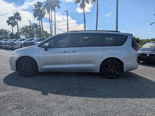 Used 2023 Chrysler Pacifica Touring-L w/ S Appearance Package FWD image 7