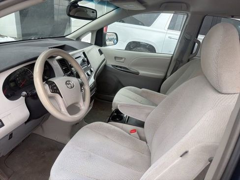 Used 2011 Toyota Sienna LE image 7