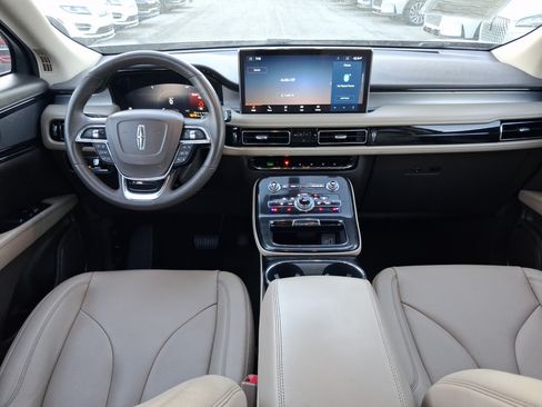Used 2023 Lincoln Nautilus FWD image 7