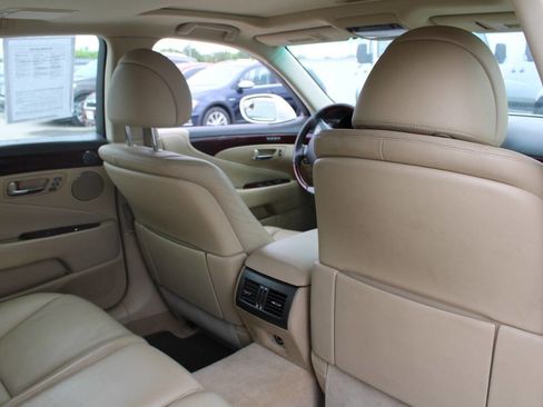 Used 2007 Lexus LS 460 RWD image 10