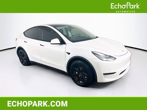 Used 2021 Tesla Model Y Long Range image 1