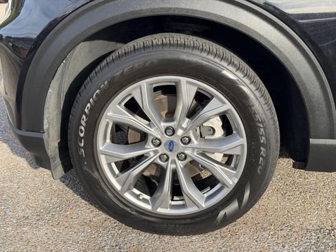 Used 2022 Ford Explorer XLT w/ Equipment Group 202A image 9