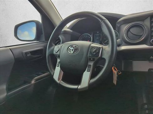 Used 2022 Toyota Tacoma SR5 RWD image 28