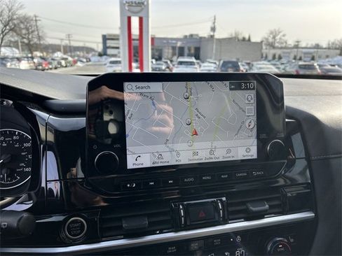 Used 2024 Nissan Pathfinder SL w/ Black Appearance Package image 20