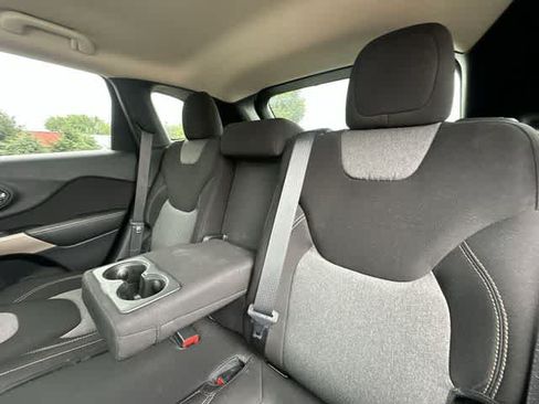 Used 2018 Jeep Cherokee Latitude AWD/4WD image 14