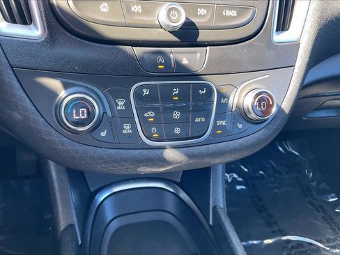 Used 2024 Chevrolet Malibu LT FWD image 30