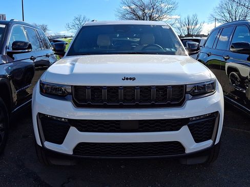 New 2026 Jeep Grand Cherokee Limited AWD/4WD image 2