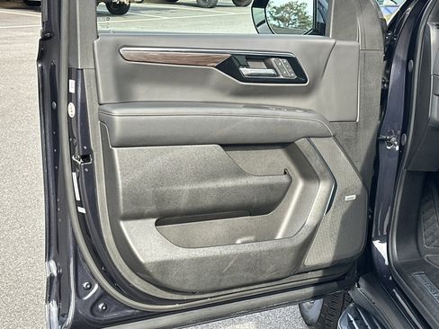 Used 2025 Chevrolet Tahoe Premier image 11
