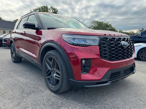 Used 2025 Ford Explorer ST AWD/4WD image 8