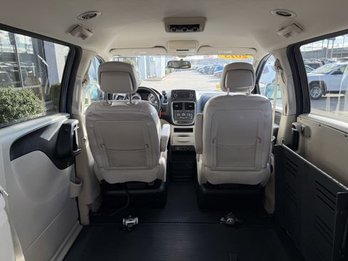 Used 2013 Dodge Grand Caravan SXT image 14