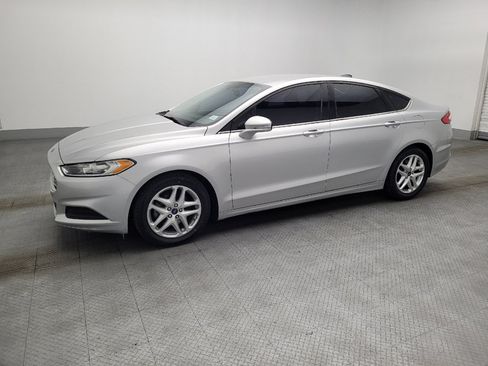 Used 2016 Ford Fusion SE image 2