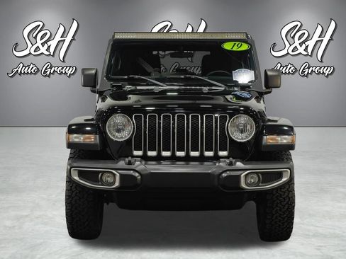 Used 2019 Jeep Wrangler Unlimited Sahara w/ Cold Weather Group AWD/4WD image 13
