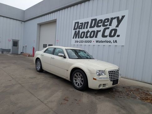 Used 2005 Chrysler 300 C w/ Navigation & Sound Group II image 1