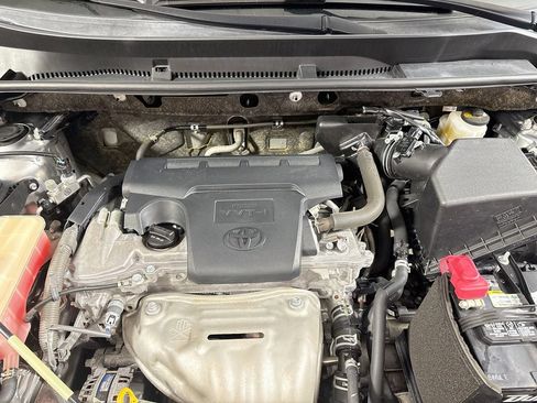 Used 2018 Toyota RAV4 LE FWD image 26
