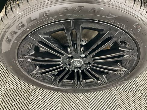 Used 2025 Land Rover Range Rover Evoque S image 9