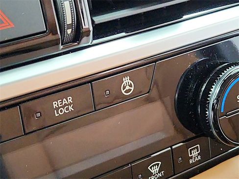 Used 2025 Nissan Pathfinder Platinum w/ Black Appearance Package image 27