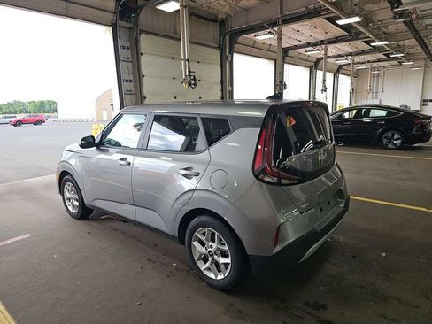 Certified 2025 Kia Soul LX w/ LX Technology Package FWD image 6