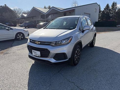 Used 2018 Chevrolet Trax LS image 1