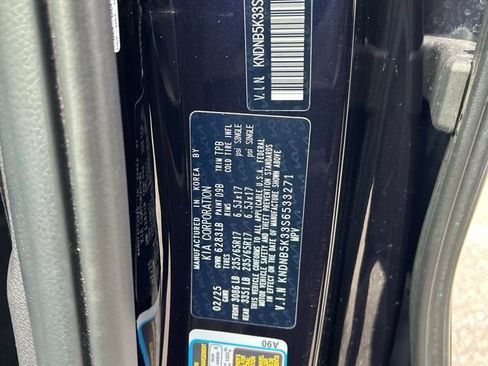 Used 2025 Kia Carnival image 23