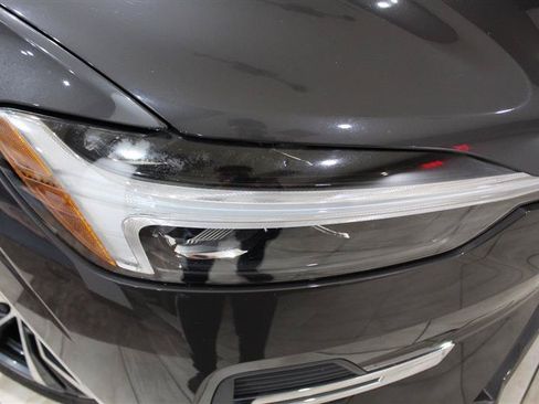 Used 2022 Volvo XC60 B5 Momentum w/ Protection Package Premier FWD image 10