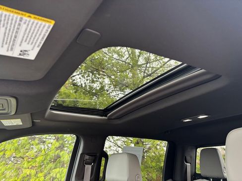 Used 2023 GMC Sierra 1500 SLT w/ SLT Premium Package image 17