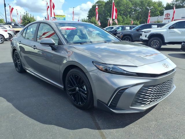 Used 2025 Toyota Camry SE FWD image 1