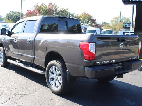 Used 2019 Nissan Titan SV w/ SV Convenience Package image 14