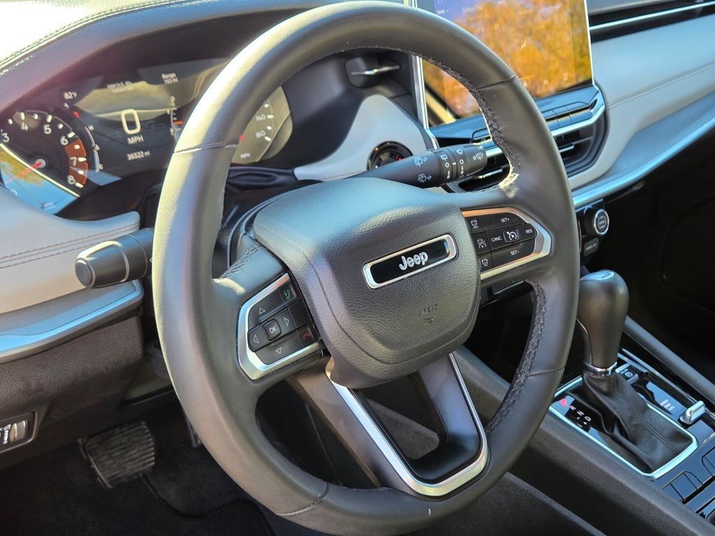 Used 2025 Jeep Compass Limited AWD/4WD image 24